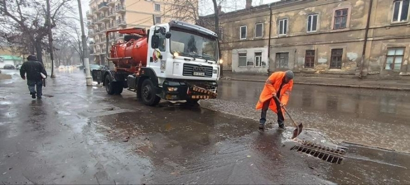 Негода в Одесі: комунальники працюють у посиленому режимі