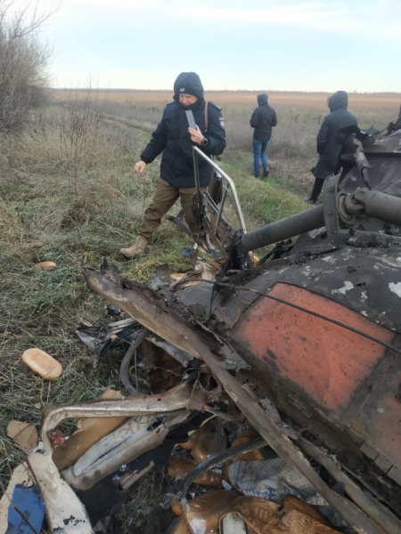 В Харьковской области автомобиль подорвался на мине: двое мужчин погибли