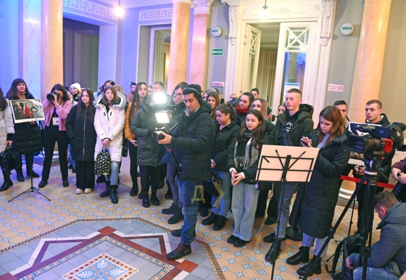 Волонтеры в фотоискусстве. Зал Одесской научной библиотеки украшен красноречивыми снимками  