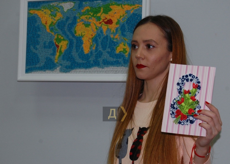 Зеленский из&nbsp;бумаги. Одесситка готова поехать на&nbsp;Банковую, чтобы подарить президенту его&nbsp;портрет в&nbsp;технике квиллинг
