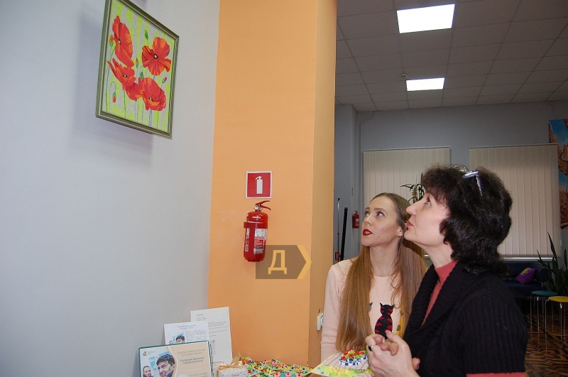Зеленский из&nbsp;бумаги. Одесситка готова поехать на&nbsp;Банковую, чтобы подарить президенту его&nbsp;портрет в&nbsp;технике квиллинг