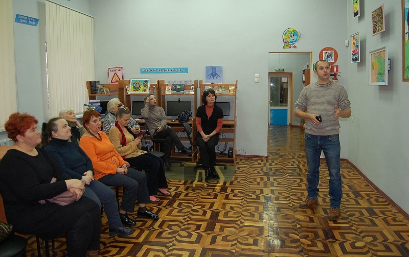 Зеленский из&nbsp;бумаги. Одесситка готова поехать на&nbsp;Банковую, чтобы подарить президенту его&nbsp;портрет в&nbsp;технике квиллинг