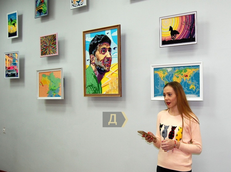 Зеленский из&nbsp;бумаги. Одесситка готова поехать на&nbsp;Банковую, чтобы подарить президенту его&nbsp;портрет в&nbsp;технике квиллинг
