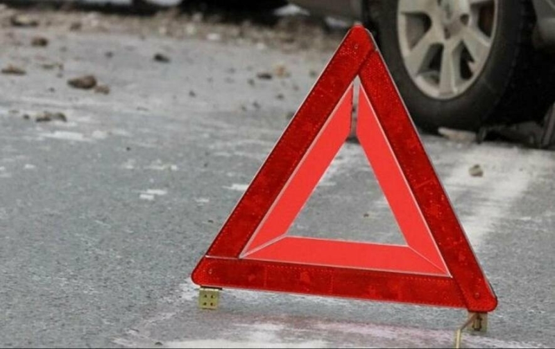 Несподівано вийшов на дорогу: в Одеській області автомобіль збив п'яного пішохода