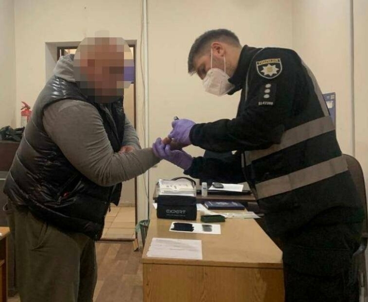 Стрілянина в Одесі: один кидав каміння, другий застосував пістолет,- ФОТО