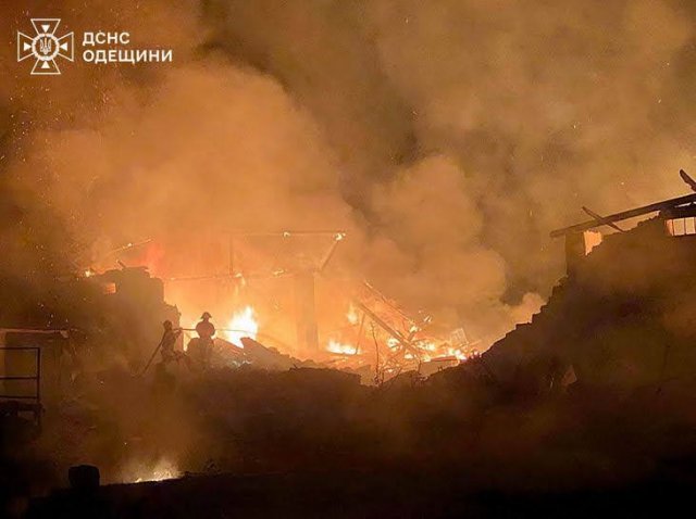 Очередная атака российских дронов по Одесчине: уничтожены склады предприятия