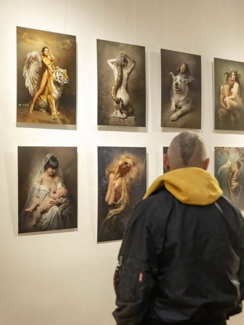 В Литературном музее проходит фотовыставка женских образов «Тайный код»