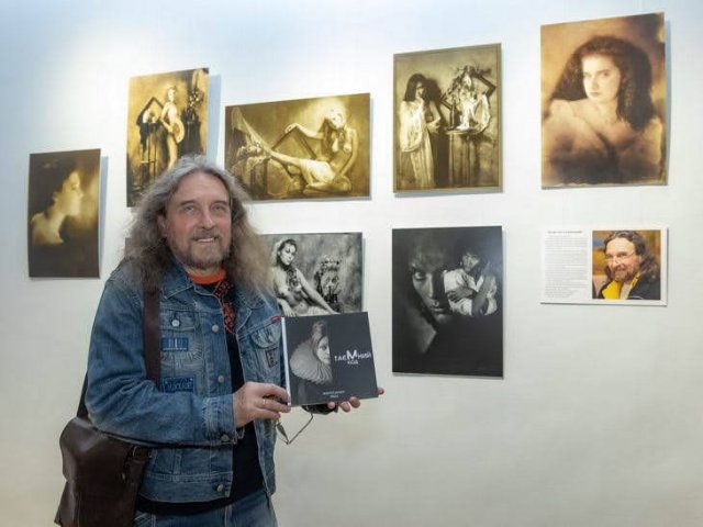 В Литературном музее проходит фотовыставка женских образов «Тайный код»