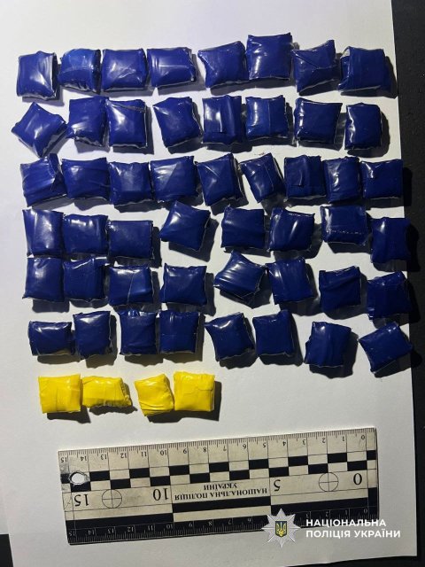 В Одеській області викрили 36-річну жінку, яка розкладала по схованках психотропи