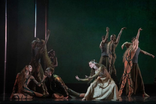 Замріяна Мавка та ділова Килина