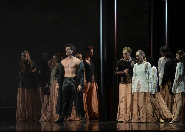 Замріяна Мавка та ділова Килина