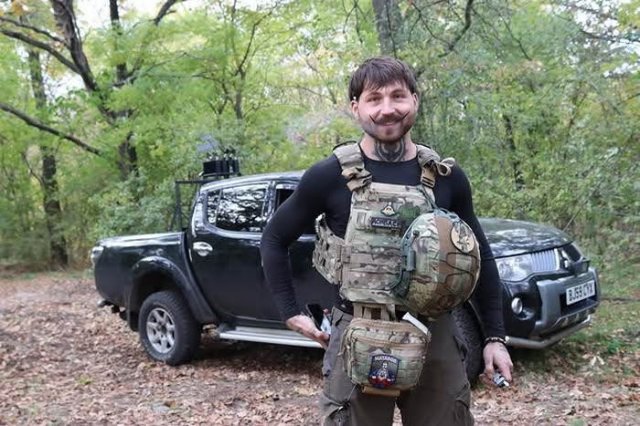 Певец из Одессы Melovin обручился с военным парамедиком