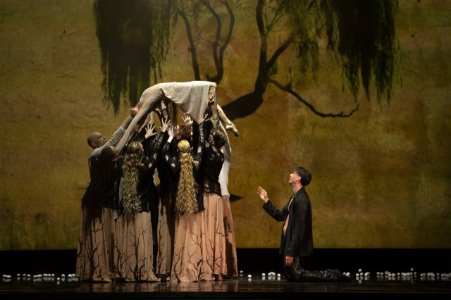 Замріяна Мавка та ділова Килина