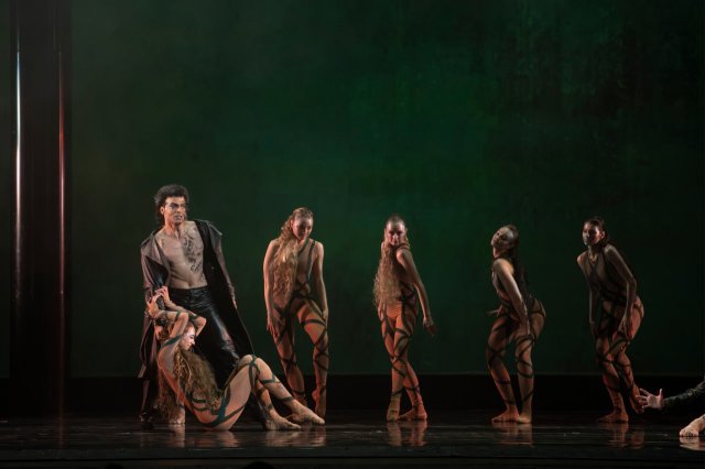 Замріяна Мавка та ділова Килина