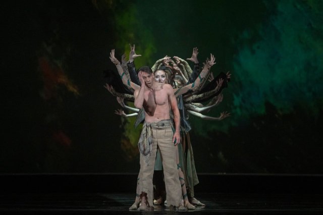 Замріяна Мавка та ділова Килина