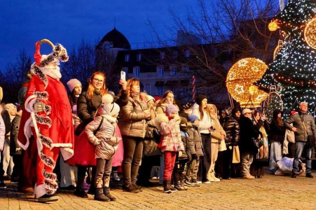 Одесса отмечает Рождество — на Греческой площади выступили детские коллективы и артисты