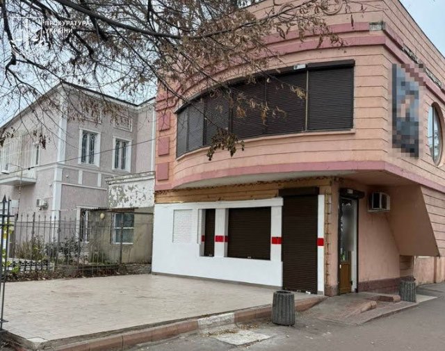 На улице Канатной демонтировали незаконную пристройку в кафе