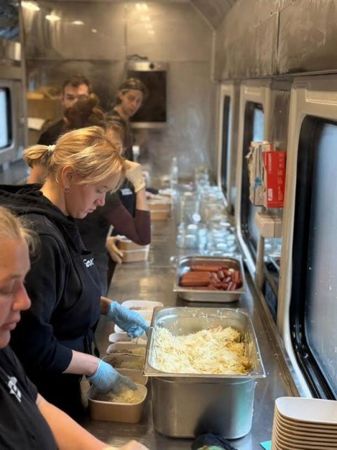 В Одессу прибыл поезд-кухня для поддержки одесситов в тяжелое время – приготовили 5000 обедов