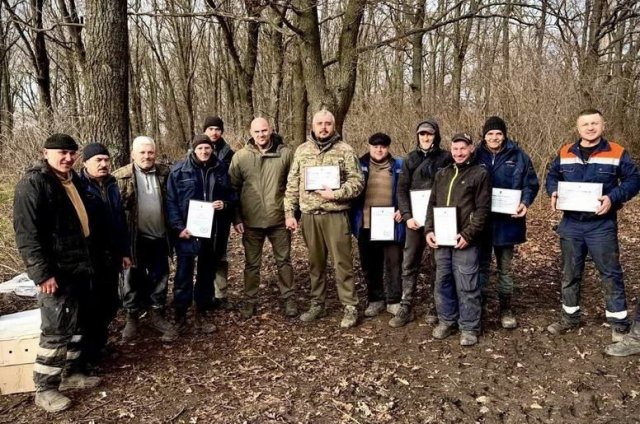 Сергей Лысак приехал на фронт и наградил одесских коммунальщиков, строящих фортификации