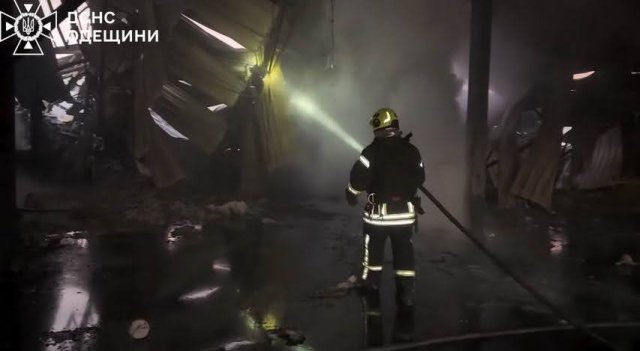 Одесса снова под атакой российских дронов: сгорел склад с бытовой техникой