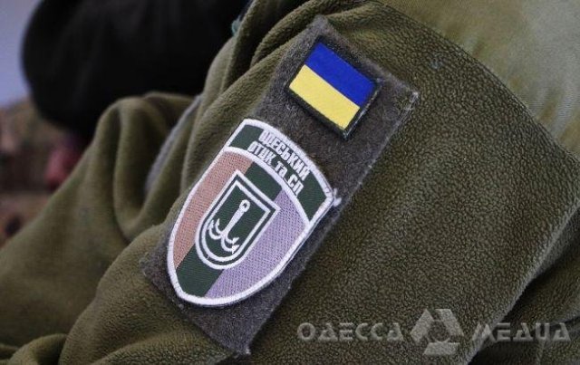 У Київському ТЦК Одеси чоловік різав собі вени і кидався на людей з ножем, намагаючись уникнути призову до армії