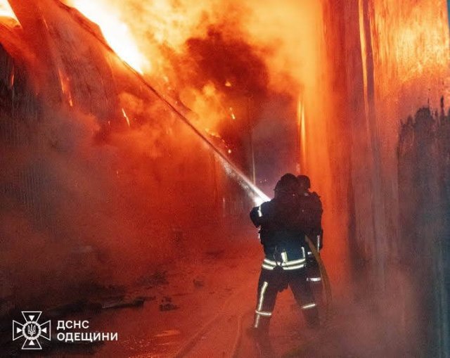 Одесса снова под атакой российских дронов: сгорел склад с бытовой техникой