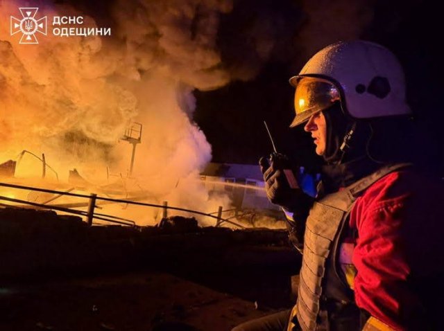 Масштабная атака по Одесщине: атакована инфраструктура, начался пожар