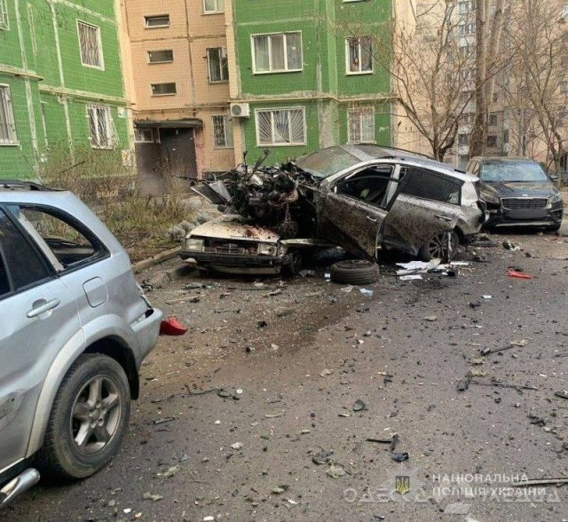 В Одесі на Корольова вибухнула автівка: постраждав чоловік