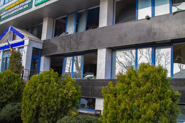 Ворог знову б’є по освітній інфраструктурі Одеси: пошкоджено корпус Одеської юракадемії