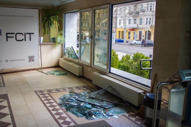 Ворог знову б’є по освітній інфраструктурі Одеси: пошкоджено корпус Одеської юракадемії