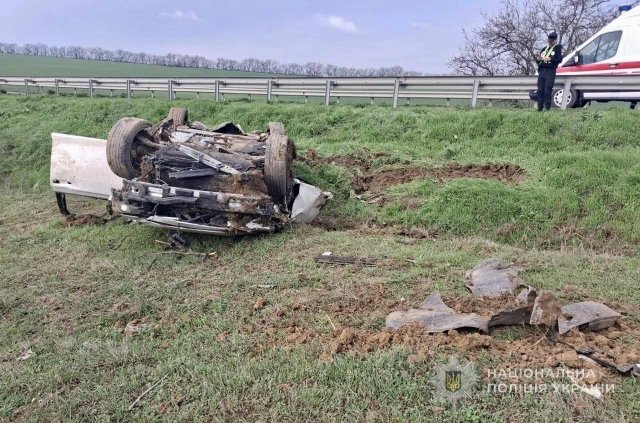 На трасі Одеса – Рені водій автомобіля Lexus злетів у кювет: двоє постраждалих