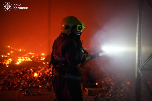 Вночі Одеса знову була під атакою окупантів. Зруйновано будинок (фото)