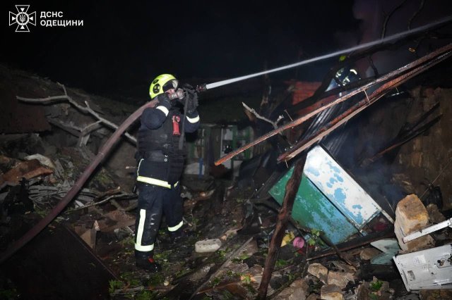 Вночі Одеса знову була під атакою окупантів. Зруйновано будинок (фото)