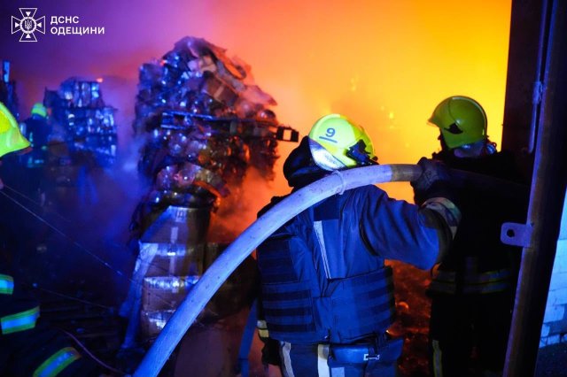 Вночі Одеса знову була під атакою окупантів. Зруйновано будинок (фото)