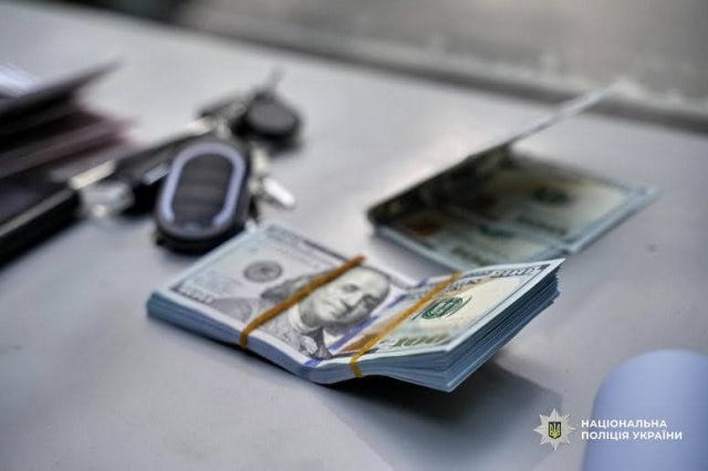 В Одессе задержали командира взвода охраны – за 5000 долларов обещал бронирование