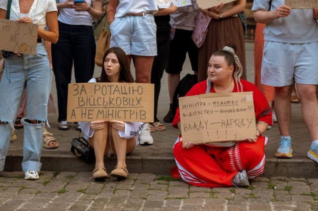 Alyona Alyona заметили на митинге в Одессе