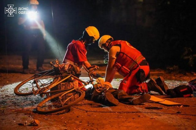 Вечером российский самолет атаковал Одессу ракетами – два человека погибли