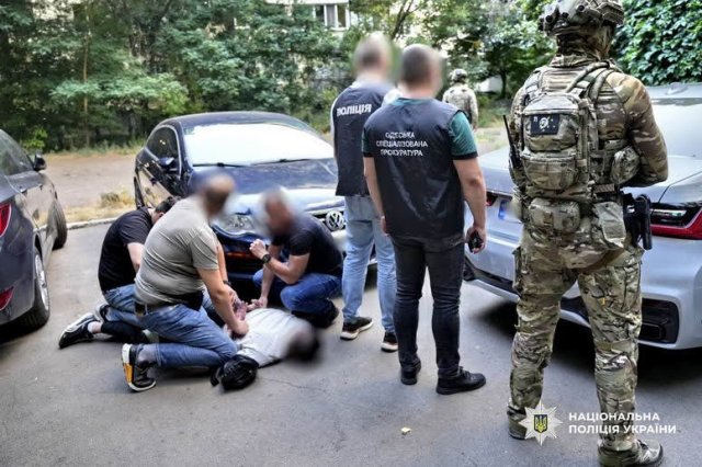 В Одессе задержали командира взвода охраны – за 5000 долларов обещал бронирование