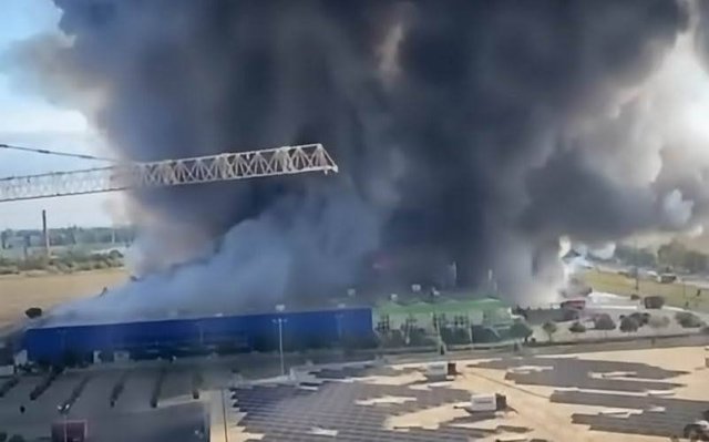 В Одессе враг атаковал два «Эпицентра» — произошел масштабный пожар