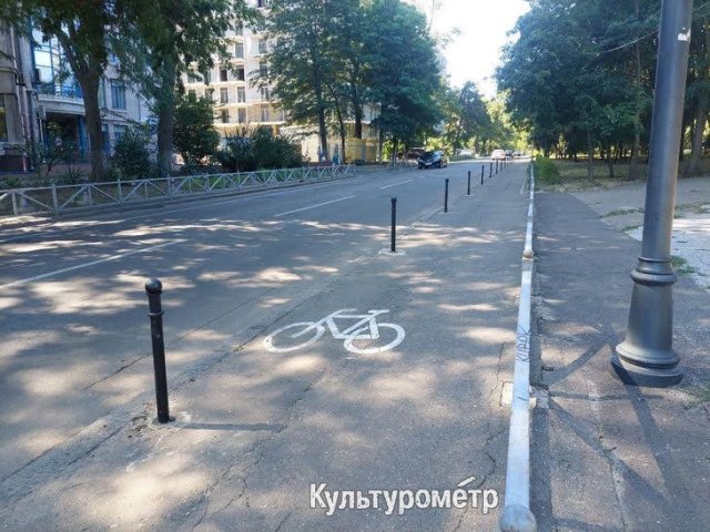 Одесса становится негостеприимной: на Ланжероне заблокировали большую бесплатную парковку