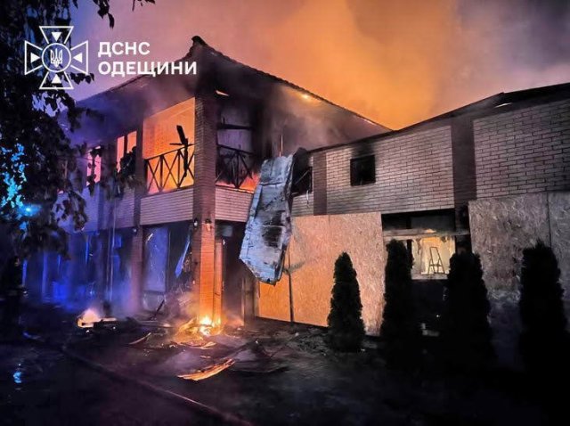 На юге Одесчины рашисты сожгли гостинично-ресторанный комплекс