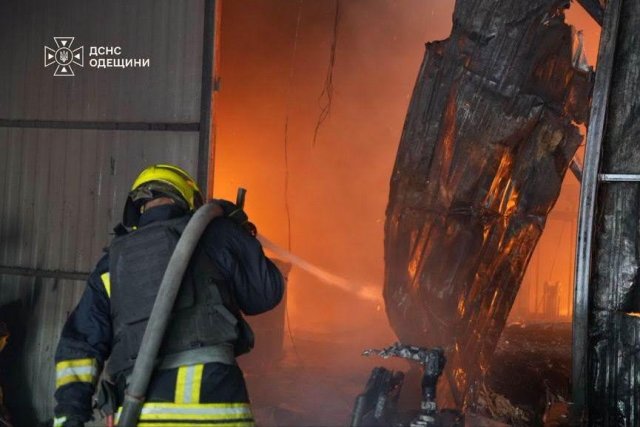 Рашисты усилили обстрелы Одессы — дроны попали в три многоэтажных дома